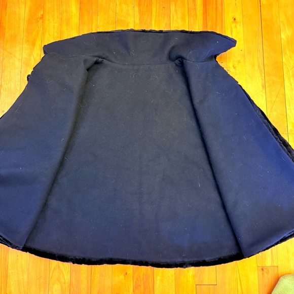 Reversible Black Cape; Faux Fur & a Wool Blend, Tie at the Neck - S/M/L - Picture 6 of 7